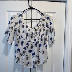 Brand - Arizona Jean Co. size - L. Color- white/pattern